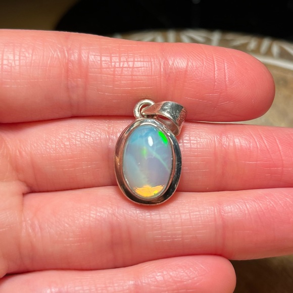 Natural Ethiopian Opal 925 Sterling Silver Pendant - Picture 14 of 15